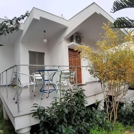 Daire Castello House *